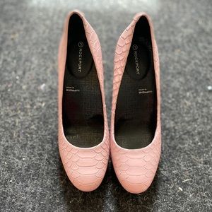 Light pink Rockport heels. SZ 5.5.